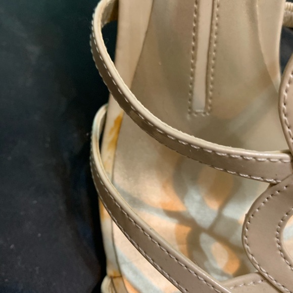 New Direction heels - Picture 4 of 7